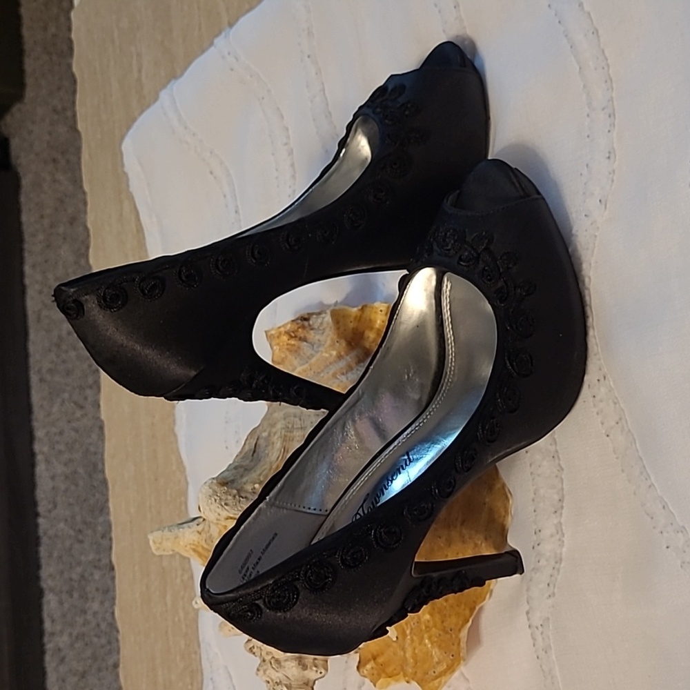 Lulu Townsend Decorative Black satin  Heels, EUC